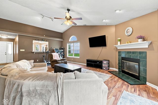 6525 El Paso Drive, Indianapolis, IN 46214