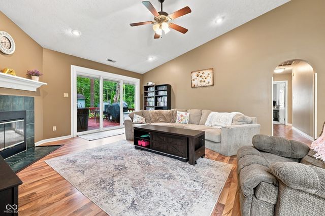 6525 El Paso Drive, Indianapolis, IN 46214