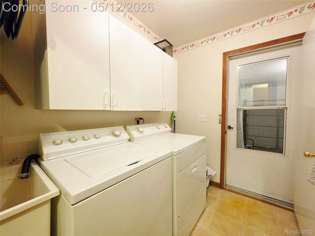31897 John Michael Circle, Warren, MI 48093
