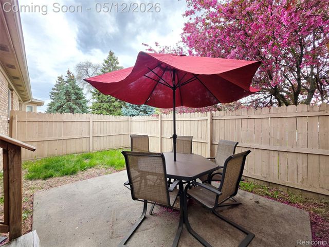 31897 John Michael Circle, Warren, MI 48093
