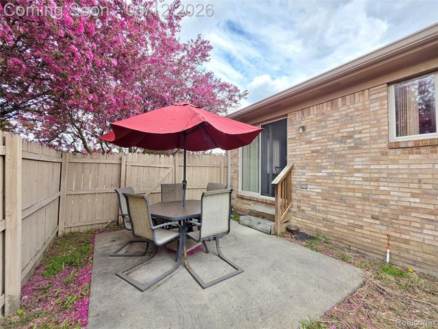 31897 John Michael Circle, Warren, MI 48093