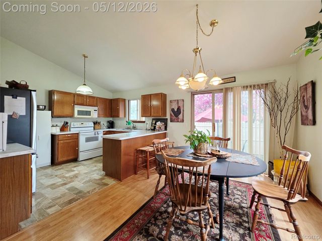 31897 John Michael Circle, Warren, MI 48093