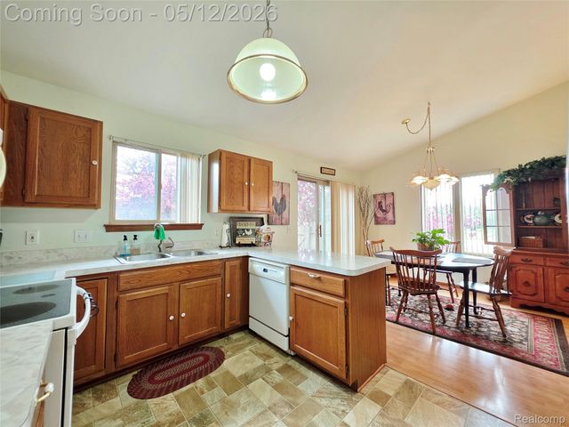 31897 John Michael Circle, Warren, MI 48093