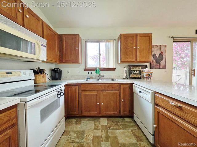 31897 John Michael Circle, Warren, MI 48093