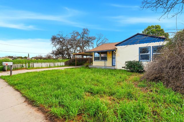 251 Skaggs Street, Lemoore, CA 93245