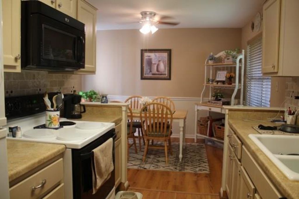 Image 5 of property listing at 21027 Western Valley Drive, Katy, TX 77449
