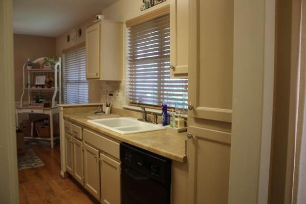 Image 6 of property listing at 21027 Western Valley Drive, Katy, TX 77449