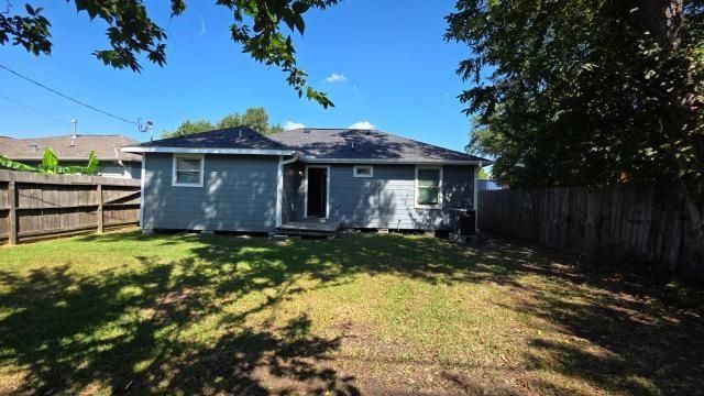 205 Leora Avenue, Pasadena, TX 77506