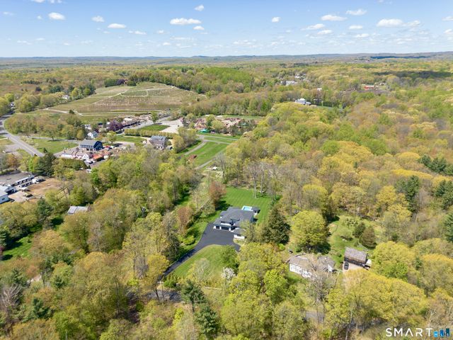 27 Old Oak Road, Easton, CT 06612