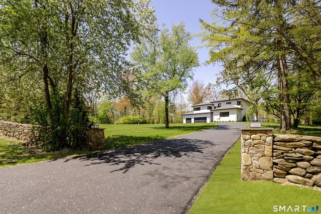 27 Old Oak Road, Easton, CT 06612
