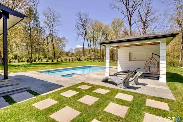 27 Old Oak Road, Easton, CT 06612