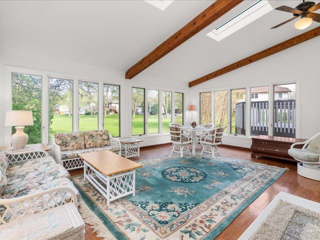 6531 Midhurst Road, Downers Grove, IL 60516
