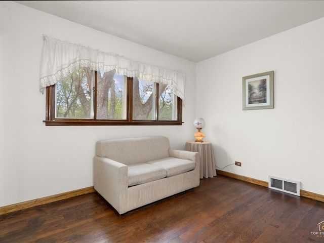 6531 Midhurst Road, Downers Grove, IL 60516