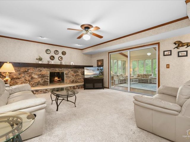 6531 Midhurst Road, Downers Grove, IL 60516