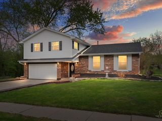 6531 Midhurst Road, Downers Grove, IL 60516