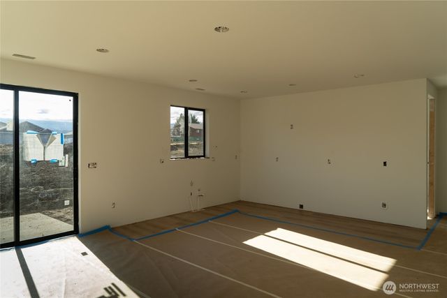 582 S Oasis Loop, East Wenatchee, WA 98802