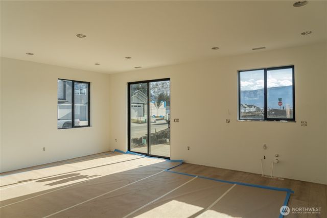 582 S Oasis Loop, East Wenatchee, WA 98802