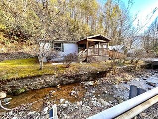306 Cartertown Rd, Gatlinburg, TN 37738