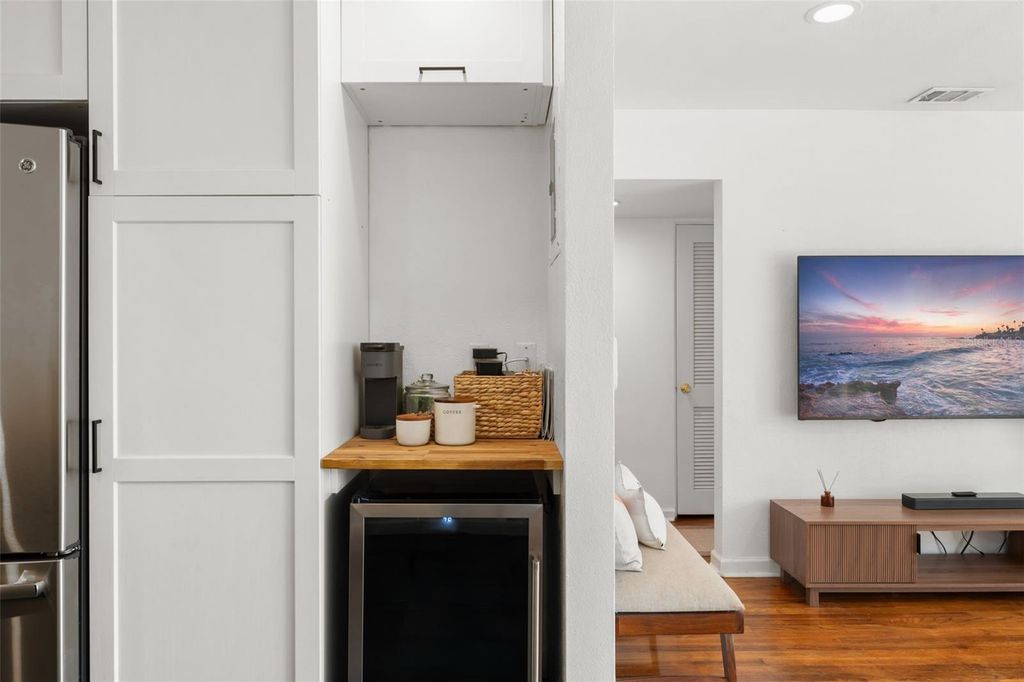 Image 15 of property listing at 2005 VIRGINIA DRIVE, Orlando, FL 32803