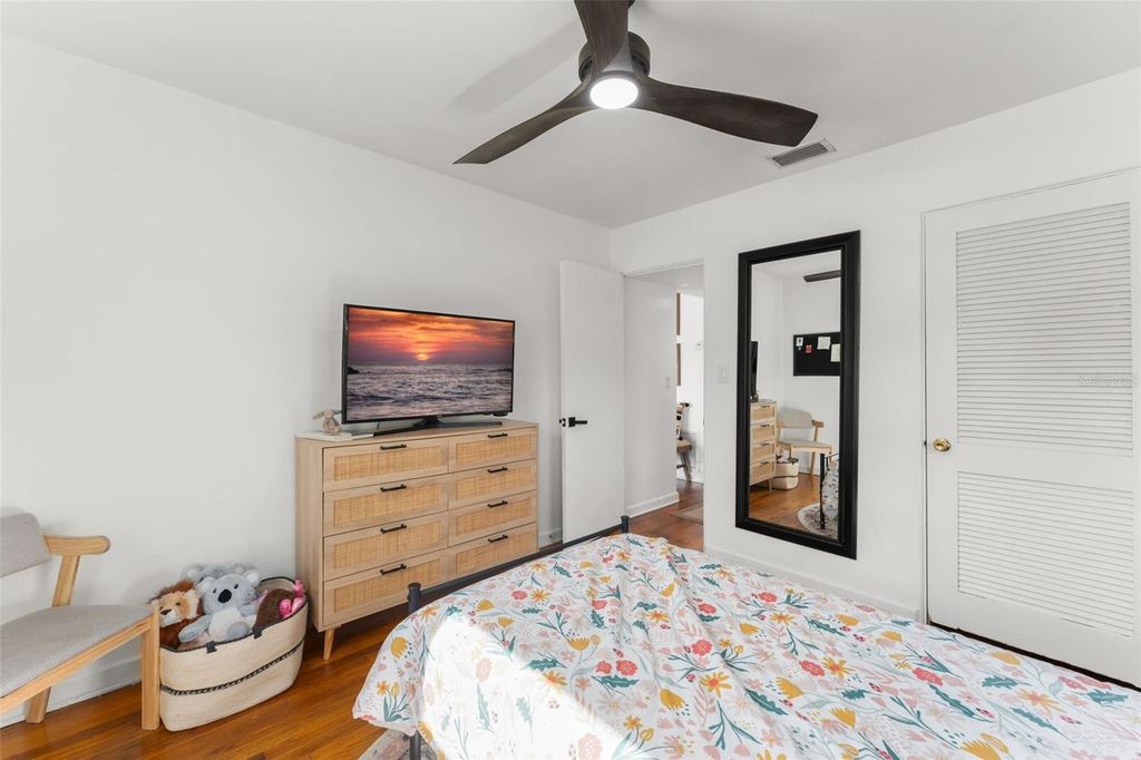 Image 22 of property listing at 2005 VIRGINIA DRIVE, Orlando, FL 32803