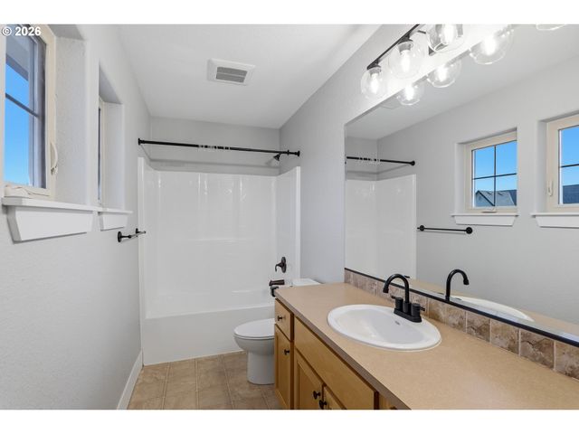 19280 FRIARS Ln, Oregon City, OR 97045