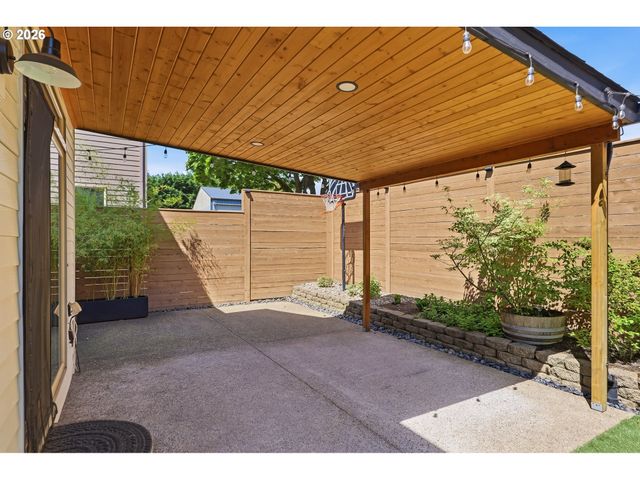 19280 FRIARS Ln, Oregon City, OR 97045