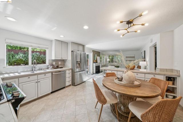 1977 Woodbury Ct, Walnut Creek, CA 94596