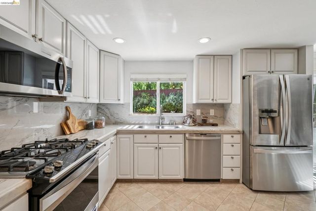 1977 Woodbury Ct, Walnut Creek, CA 94596