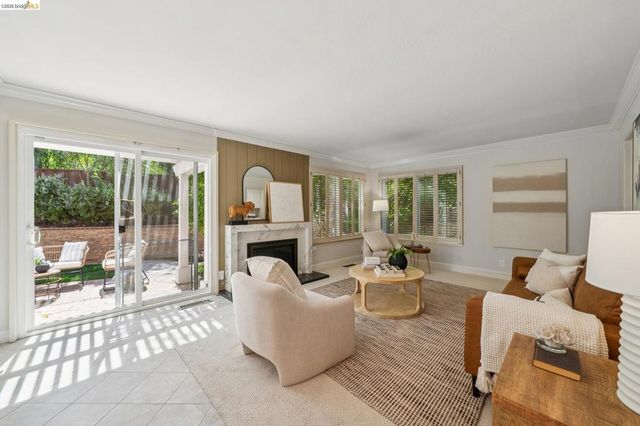 1977 Woodbury Ct, Walnut Creek, CA 94596