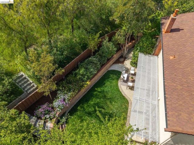 1977 Woodbury Ct, Walnut Creek, CA 94596