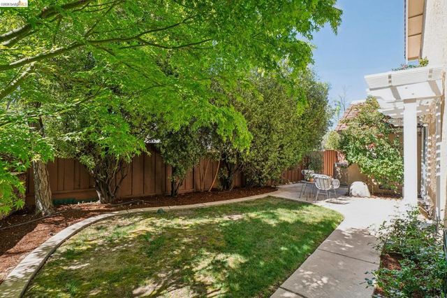 1977 Woodbury Ct, Walnut Creek, CA 94596