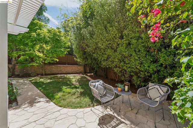 1977 Woodbury Ct, Walnut Creek, CA 94596