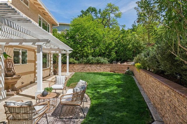 1977 Woodbury Ct, Walnut Creek, CA 94596