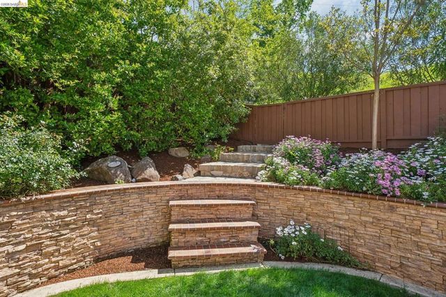 1977 Woodbury Ct, Walnut Creek, CA 94596