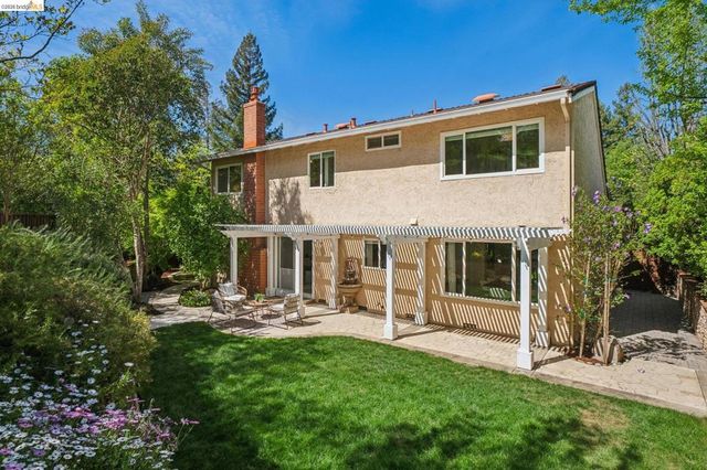 1977 Woodbury Ct, Walnut Creek, CA 94596