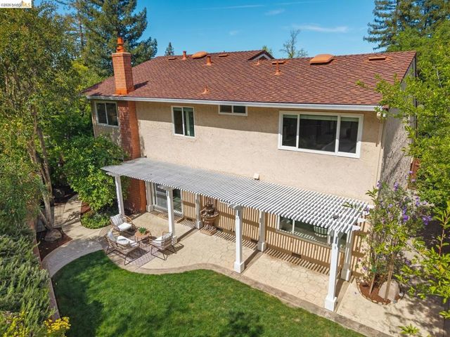 1977 Woodbury Ct, Walnut Creek, CA 94596