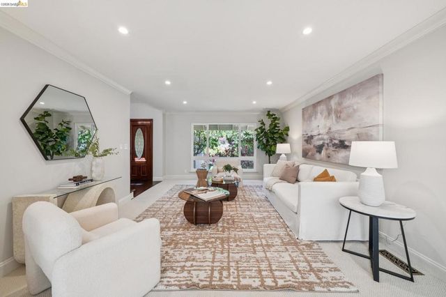 1977 Woodbury Ct, Walnut Creek, CA 94596