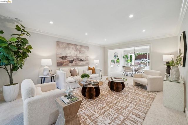 1977 Woodbury Ct, Walnut Creek, CA 94596