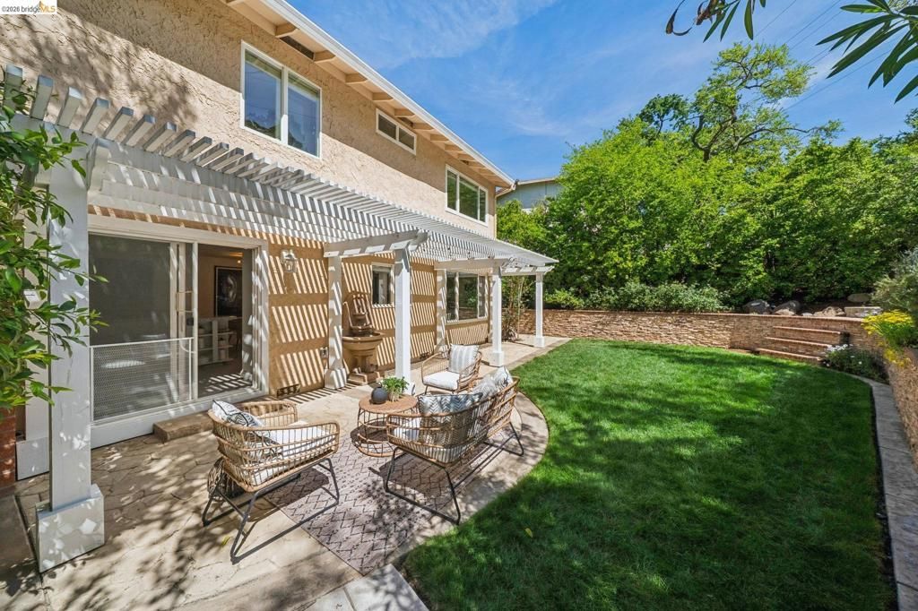 1977 Woodbury Ct, Walnut Creek, CA 94596