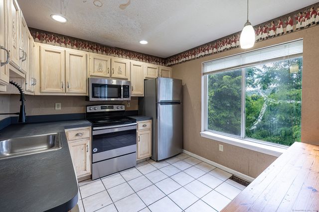10 South Street 77, Danbury, CT 06810