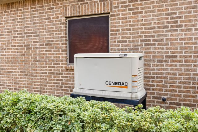 3131 N Cotswold Manor Drive, Houston, TX 77339