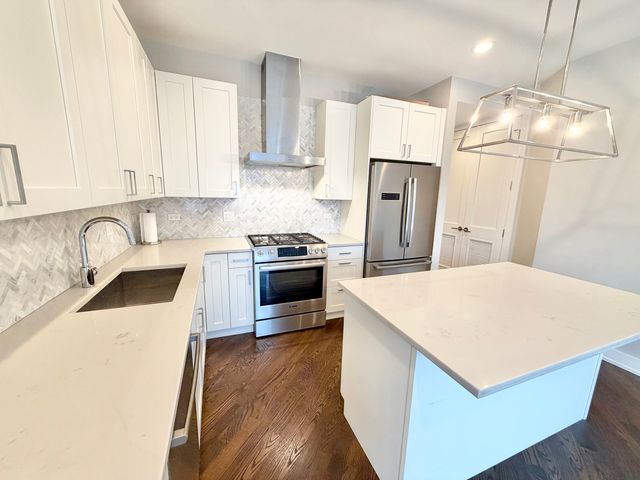 2303 W Wilcox Street 2S, Chicago, IL 60612