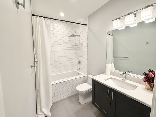 2303 W Wilcox Street 2S, Chicago, IL 60612