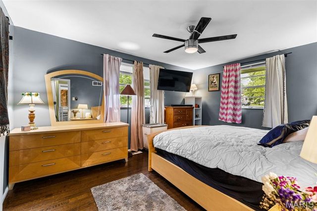 405 Oak Tree Drive, Webster Groves, MO 63119