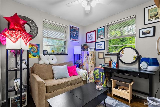 405 Oak Tree Drive, Webster Groves, MO 63119