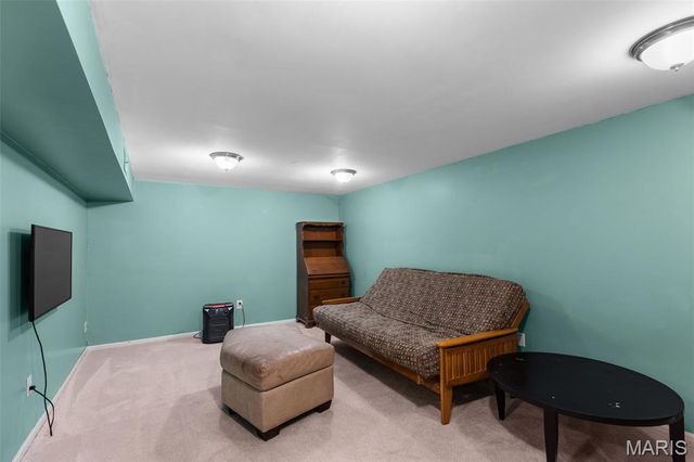 405 Oak Tree Drive, Webster Groves, MO 63119