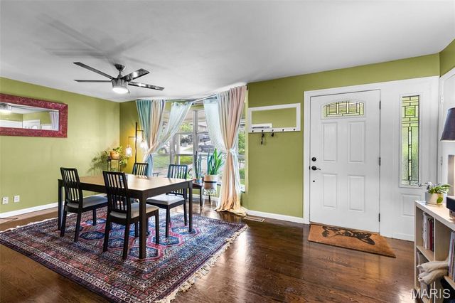 405 Oak Tree Drive, Webster Groves, MO 63119