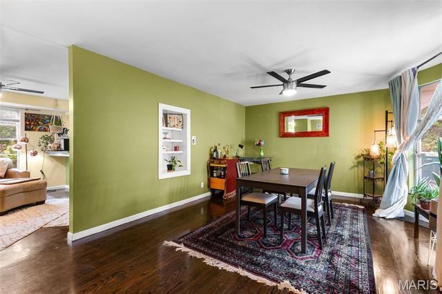 405 Oak Tree Drive, Webster Groves, MO 63119