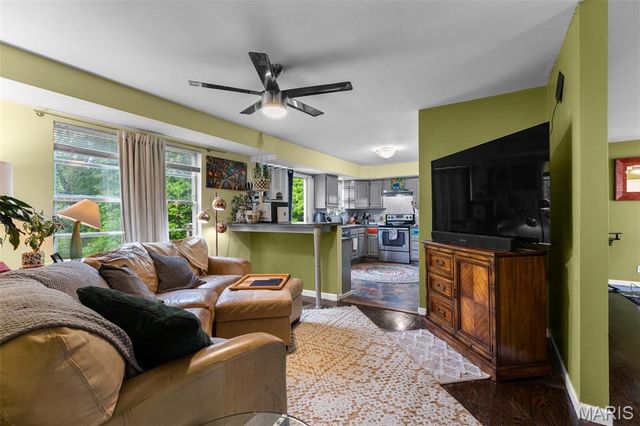 405 Oak Tree Drive, Webster Groves, MO 63119