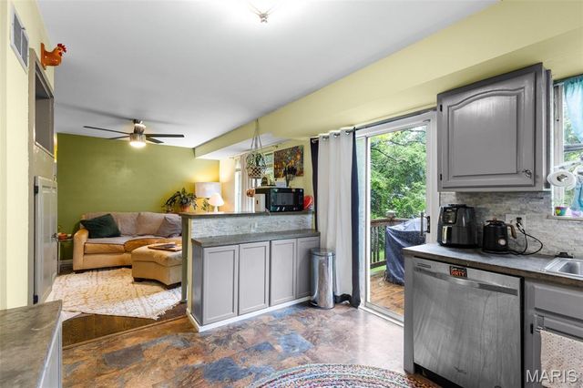 405 Oak Tree Drive, Webster Groves, MO 63119